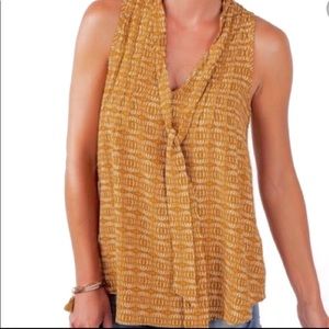 Willow & Clay Tie Front Sleeveless Top L